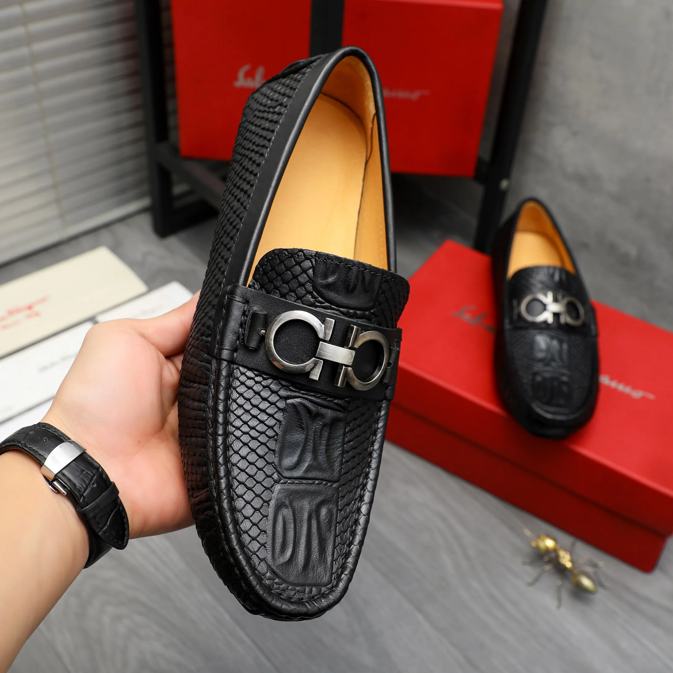Men's shoes 💰p380 Product trademark: Ferragamo " Ferragamo ] Casual slip-on men's shoes Regular size: 38-45 Product material: Selected embossed cowhide upper, pigskin lining, rubber outsole
